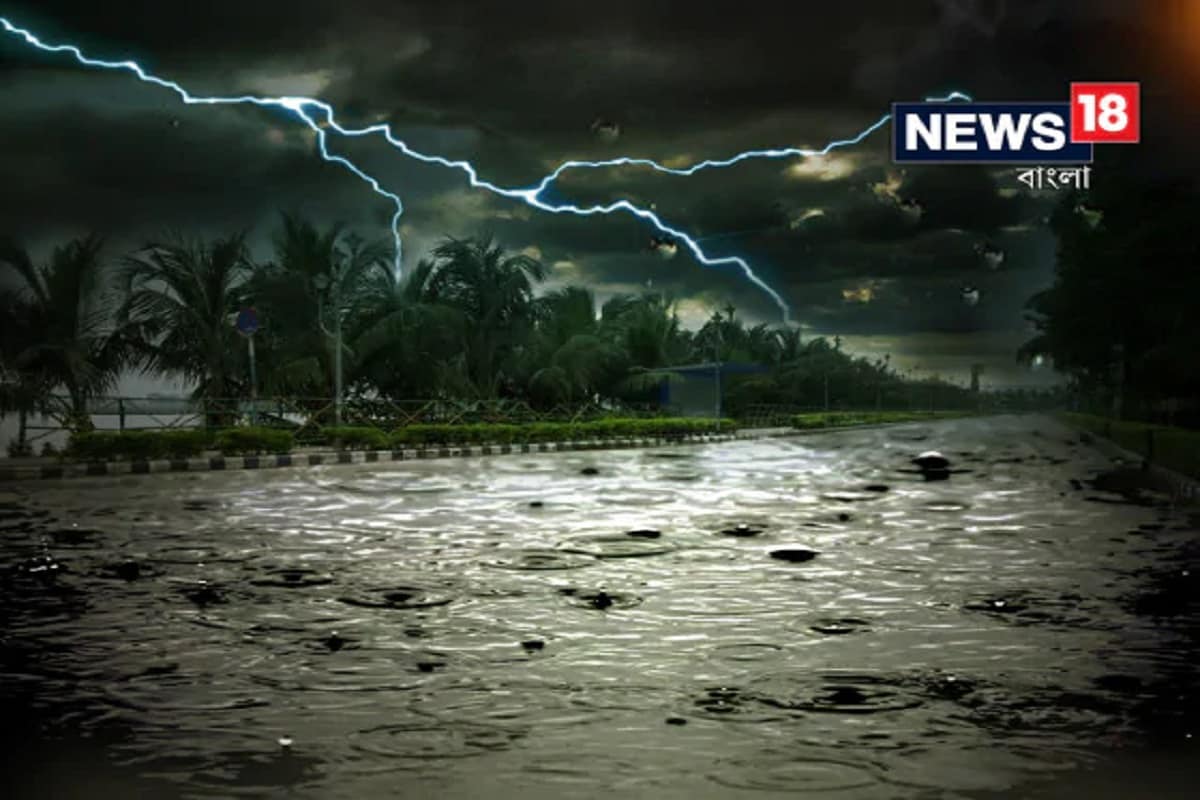 ভ্যাপসা গরম থেকে মুক্তির আভাস দিল হাওয়া অফিস। আবহবিদদের পূর্বাভাস, আগামী ঘণ্টায় রাজ্যের প্রায় সর্বত্র বৃষ্টি হবে। উত্তর ও দক্ষিণ দুই বঙ্গেরই কয়েক জেলায় ভারী বৃষ্টির সর্তকতা। আর্দ্রতাজনিত অস্বস্তি থেকে সাময়িক মুক্তি। মৌসুমী অক্ষরেখার প্রভাবেই বৃষ্টি। ভ্যাপসা গরম থেকে মুক্তির আভাস দিল হাওয়া অফিস। আবহবিদদের পূর্বাভাস, আগামী ঘণ্টায় রাজ্যের প্রায় সর্বত্র বৃষ্টি হবে। উত্তর ও দক্ষিণ দুই বঙ্গেরই কয়েক জেলায় ভারী বৃষ্টির সর্তকতা। আর্দ্রতাজনিত অস্বস্তি থেকে সাময়িক মুক্তি। মৌসুমী অক্ষরেখার প্রভাবেই বৃষ্টি।