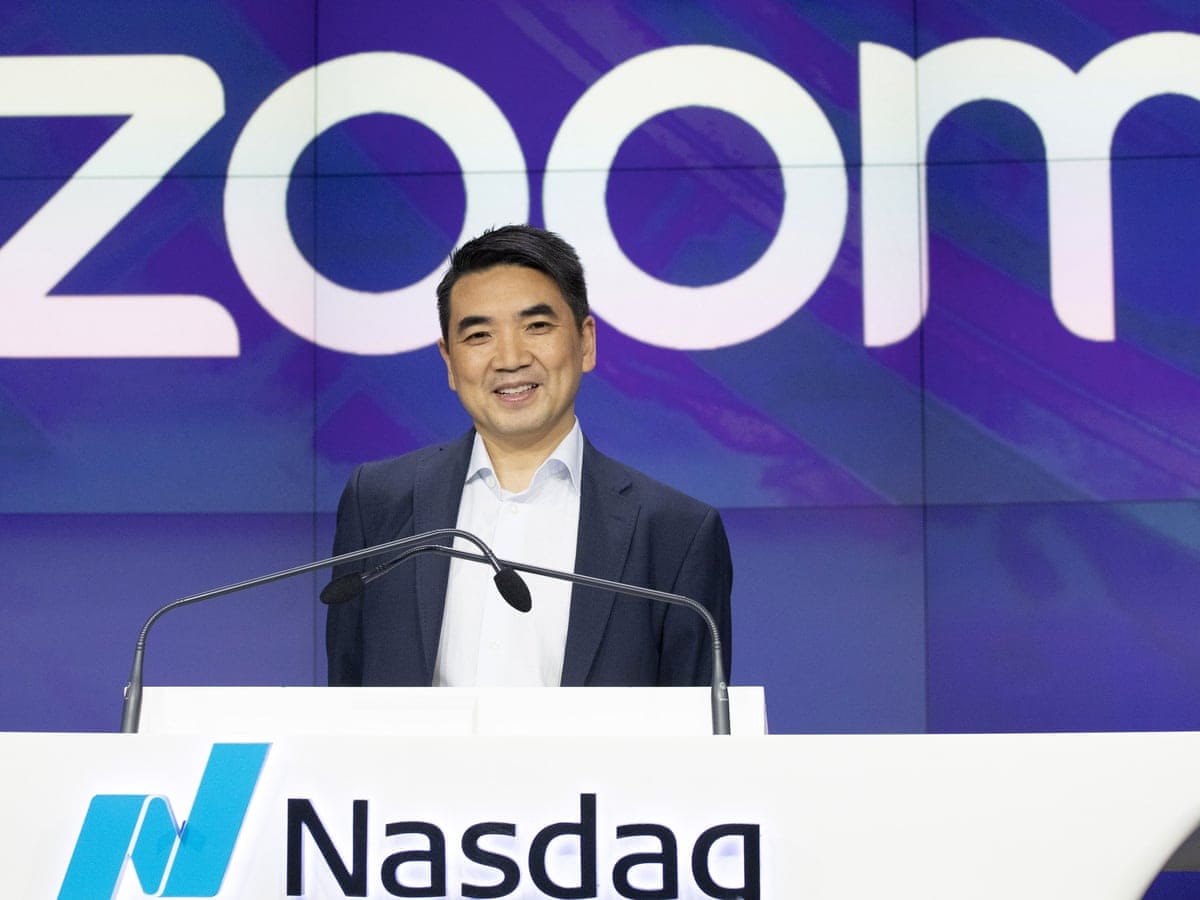 ভার্চুয়াল মিটিং অ্যাপ Zoom-এর সিইও এরিক ইউহান ৷ করোনা সংক্রমণ ঠেকাতে গত কয়েক মাসে গৃহবন্দি বিশ্বের অন্যতম ভরসাস্থল হয়ে উঠেছে Zoom ৷ ভার্চুয়াল মিটিংয়ের সুবিধা দেওয়া এই অ্যাপই ছিল লকডাউনের উইন্ডো ৷ অফিসের মিটিং থেকে অনলাইন ক্লাস সবেতেই জুম ৷ ভার্চুয়াল মিটিং অ্যাপ Zoom-এর সিইও এরিক ইউহান ৷ করোনা সংক্রমণ ঠেকাতে গত কয়েক মাসে গৃহবন্দি বিশ্বের অন্যতম ভরসাস্থল হয়ে উঠেছে Zoom ৷ ভার্চুয়াল মিটিংয়ের সুবিধা দেওয়া এই অ্যাপই ছিল লকডাউনের উইন্ডো ৷ অফিসের মিটিং থেকে অনলাইন ক্লাস সবেতেই জুম ৷