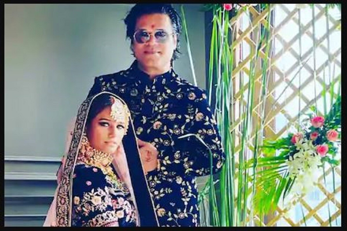 •বাদ গেল না শ্লীলতাহানির অভিযোগও৷ তাঁর স্বামী তাঁকে মারধর করেছেন৷ শ্লীলতাহানি করেছেন৷ এমন গুরুতর অভিযোগ তিনি আনেন স্যামের বিরুদ্ধে৷ •বাদ গেল না শ্লীলতাহানির অভিযোগও৷ তাঁর স্বামী তাঁকে মারধর করেছেন৷ শ্লীলতাহানি করেছেন৷ এমন গুরুতর অভিযোগ তিনি আনেন স্যামের বিরুদ্ধে৷