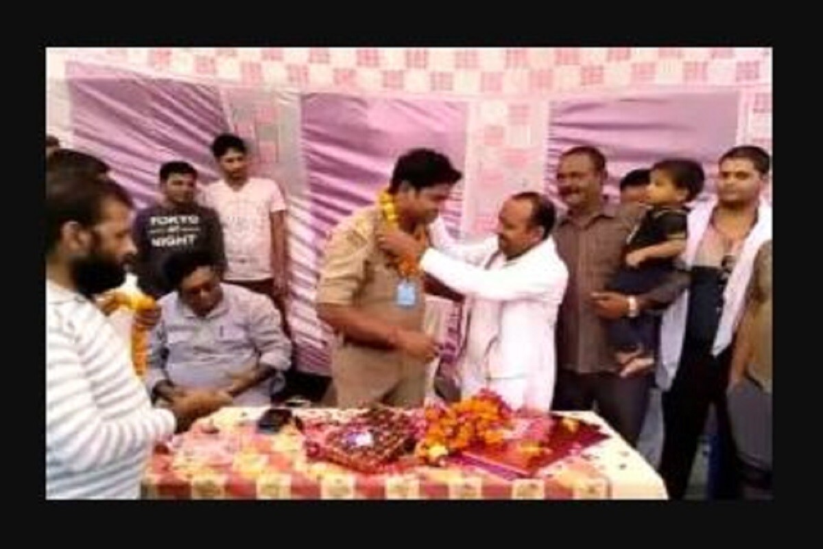 ২ সেপ্টেম্বর জেলায় আইন ব্যবস্থাকে ভালো করার ডন্য এসপি অনুরাগ বৎস কে থানাকে পুলিশ চৌকিতে পরিণত করতে পেরেছেন৷ ২ সেপ্টেম্বর জেলায় আইন ব্যবস্থাকে ভালো করার ডন্য এসপি অনুরাগ বৎস কে থানাকে পুলিশ চৌকিতে পরিণত করতে পেরেছেন৷
