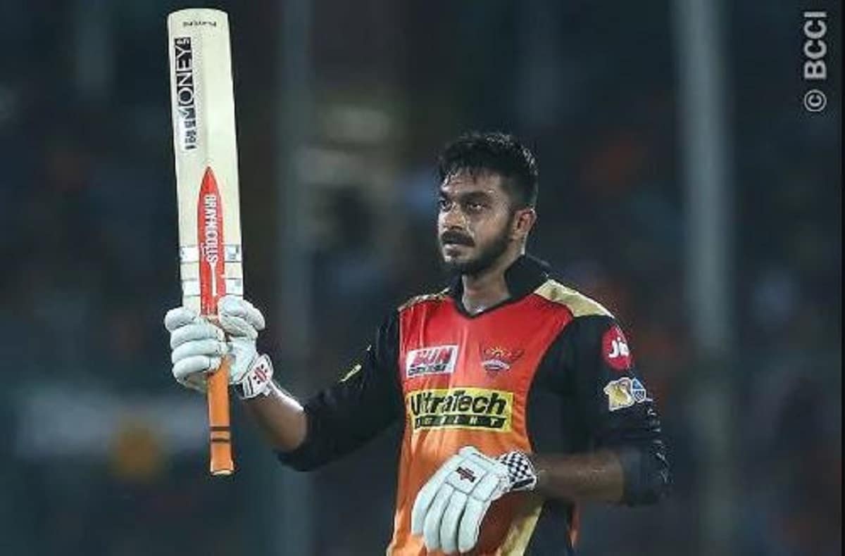 এই প্রশ্নের উত্তরে তিনি বলেছিলেন বিজয় শঙ্কর বলেছিলেন তিনি সবচেয়ে বেশিবার শূন্যতে আউট হওয়া ভারতীয় ব্যাটসম্যান৷ তাই এই রেকর্ড তাঁর নামেই রয়েছে৷ (PTI) এই প্রশ্নের উত্তরে তিনি বলেছিলেন বিজয় শঙ্কর বলেছিলেন তিনি সবচেয়ে বেশিবার শূন্যতে আউট হওয়া ভারতীয় ব্যাটসম্যান৷ তাই এই রেকর্ড তাঁর নামেই রয়েছে৷ (PTI)