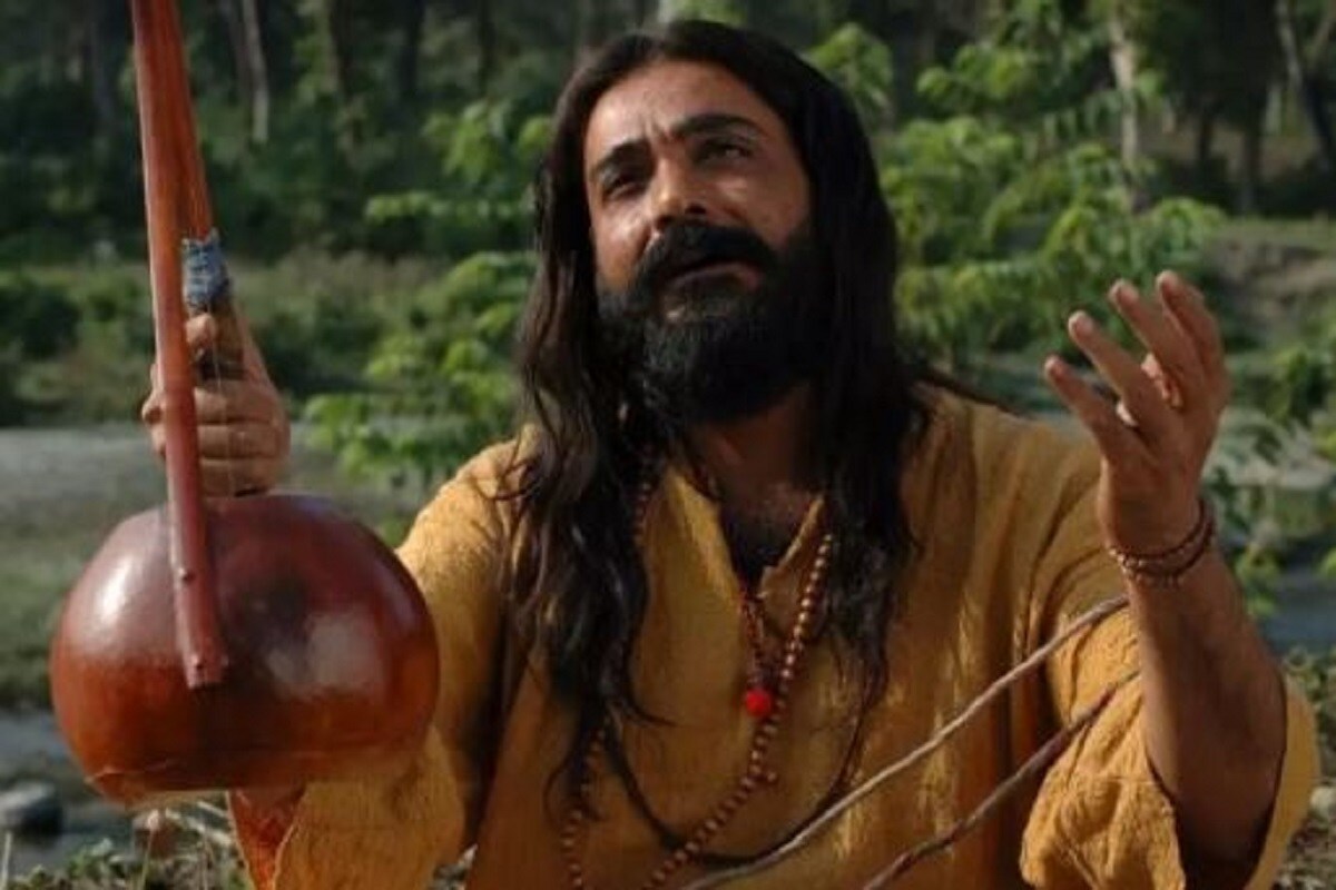 মনের মানুষ-লালন ফকিরের জীবন নিয়ে সুনীল গঙ্গোপাধ্যায়ের একই নামের উপন্যাসকে ছবির পর্দায় ধরেছিলেন পরিচালক গৌতম ঘোষ। ভারত আর বাংলাদেশের যৌথ প্রযোজনায় এই ছবিতে লালনের চরিত্রে দেখা গিয়েছিল নায়ককে। লালনের চরিত্র যে বিশ্বাসযোগ্য হয়ে উঠেছে পর্দায়, সে শুধু প্রসেনজিতের অভিনয়ের জোরে! মনের মানুষ-লালন ফকিরের জীবন নিয়ে সুনীল গঙ্গোপাধ্যায়ের একই নামের উপন্যাসকে ছবির পর্দায় ধরেছিলেন পরিচালক গৌতম ঘোষ। ভারত আর বাংলাদেশের যৌথ প্রযোজনায় এই ছবিতে লালনের চরিত্রে দেখা গিয়েছিল নায়ককে। লালনের চরিত্র যে বিশ্বাসযোগ্য হয়ে উঠেছে পর্দায়, সে শুধু প্রসেনজিতের অভিনয়ের জোরে!