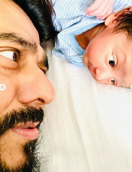 রাজ সম্প্রতি ইনস্টাগ্রামে পোস্ট করলেন ইউভানের সকাল সকাল রাজের সঙ্গে খুনসুটির ছবি ৷ ছোট্ট হাত-পায়ে রাজের নাকে, মুখে হাত দিয়ে খেলেই চলেছে ইউভান ৷ রাজ সম্প্রতি ইনস্টাগ্রামে পোস্ট করলেন ইউভানের সকাল সকাল রাজের সঙ্গে খুনসুটির ছবি ৷ ছোট্ট হাত-পায়ে রাজের নাকে, মুখে হাত দিয়ে খেলেই চলেছে ইউভান ৷