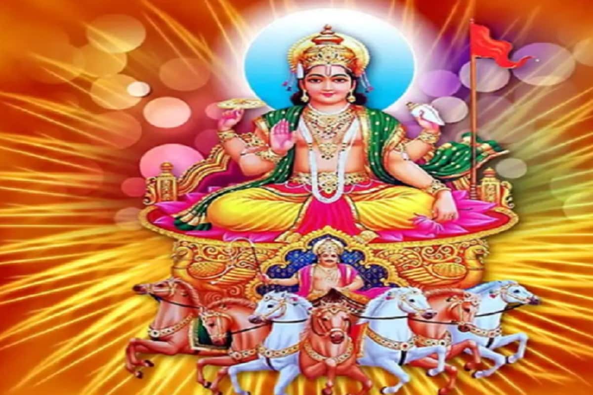 কথিত আছে যিনি প্রতিদিন সূর্য প্রণাম করেন তাঁর সহজে কোনও ক্ষতি হয়না ৷ কেননা সূর্যদেব তাঁর উপরে প্রসন্ন থাকেন ৷ কথিত আছে যিনি প্রতিদিন সূর্য প্রণাম করেন তাঁর সহজে কোনও ক্ষতি হয়না ৷ কেননা সূর্যদেব তাঁর উপরে প্রসন্ন থাকেন ৷