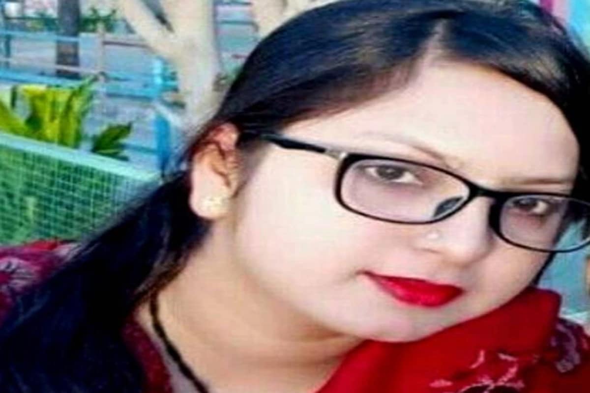প্রতিদিন ৮কিমি যাতায়াত ও স্কুলে পড়িয়ে শরীর কাহিল৷ তাতেও মানসিক জোরে রাত জেগে ইউপিএসসি-র জন্য প্রস্তুতি নিতে থাকেন৷ ২০১৪ সাল থেকে বারবার ইউপিএসসি-তে বসেও অসফল৷ কিন্তু মনোবল হারাননি ফতেমা৷ প্রতিদিন ৮কিমি যাতায়াত ও স্কুলে পড়িয়ে শরীর কাহিল৷ তাতেও মানসিক জোরে রাত জেগে ইউপিএসসি-র জন্য প্রস্তুতি নিতে থাকেন৷ ২০১৪ সাল থেকে বারবার ইউপিএসসি-তে বসেও অসফল৷ কিন্তু মনোবল হারাননি ফতেমা৷