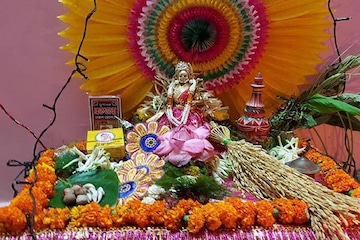মা লক্ষ্মীর পুজোয় খবরদার এই কাজ গুলো করবেন না, জীবনে ঘনিয়ে আসবে দুঃসময়