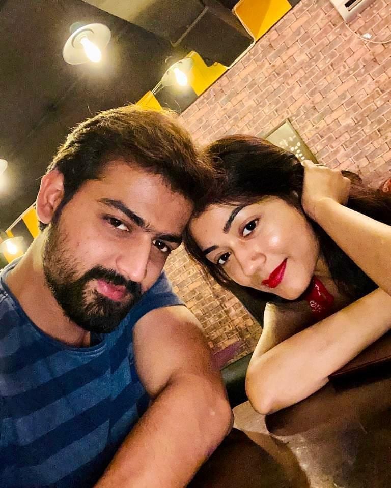• রুদ্র-প্রমিতার আংটি বদল হবে ২০২১-এর ১৪ ফেব্রুয়ারি অর্থাৎ ভ্যালেন্টাইন ডে’র দিন । দুই বাড়ির সম্মতিতেই হচ্ছে এই রিং সেরিমনি । ছবি: ইনস্টাগ্রাম । • রুদ্র-প্রমিতার আংটি বদল হবে ২০২১-এর ১৪ ফেব্রুয়ারি অর্থাৎ ভ্যালেন্টাইন ডে’র দিন । দুই বাড়ির সম্মতিতেই হচ্ছে এই রিং সেরিমনি । ছবি: ইনস্টাগ্রাম ।