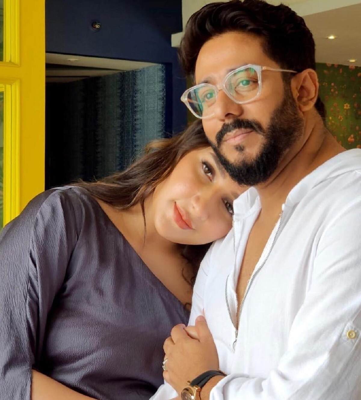 সন্তান জন্মের কয়েক দিন আগেই রাজ চক্রবর্তী হারিয়েছেন তাঁর বাবাকে। মা, বউ ও ছেলেকে নিয়েই এখন রাজের সংসার। photo source Instagram সন্তান জন্মের কয়েক দিন আগেই রাজ চক্রবর্তী হারিয়েছেন তাঁর বাবাকে। মা, বউ ও ছেলেকে নিয়েই এখন রাজের সংসার। photo source Instagram