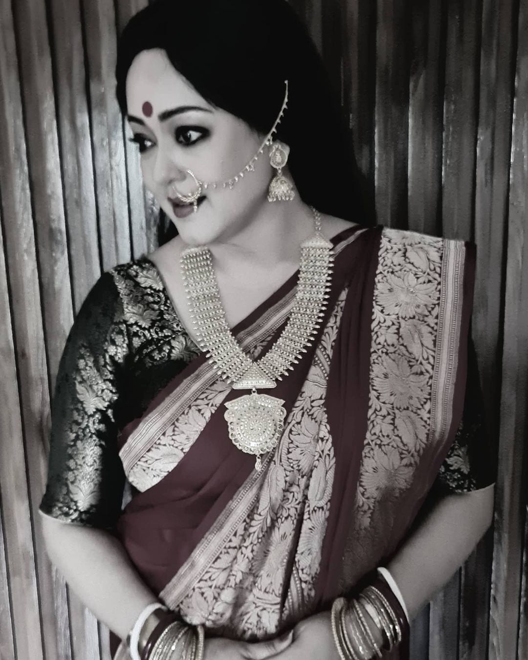 • তবে শারীরিক অবস্থা স্থিতিশীল হওয়ায় বাড়িতেই রয়েছেন সকলে। সেরকম কোনও শারীরিক কষ্ট নেই অভিনেত্রীরও। ছবি: ইনস্টাগ্রাম । • তবে শারীরিক অবস্থা স্থিতিশীল হওয়ায় বাড়িতেই রয়েছেন সকলে। সেরকম কোনও শারীরিক কষ্ট নেই অভিনেত্রীরও। ছবি: ইনস্টাগ্রাম ।