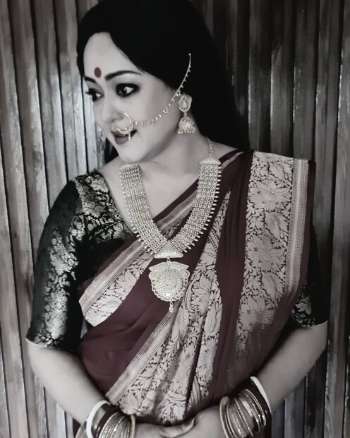 • তবে শারীরিক অবস্থা স্থিতিশীল হওয়ায় বাড়িতেই রয়েছেন সকলে। সেরকম কোনও শারীরিক কষ্ট নেই অভিনেত্রীরও। ছবি: ইনস্টাগ্রাম ।