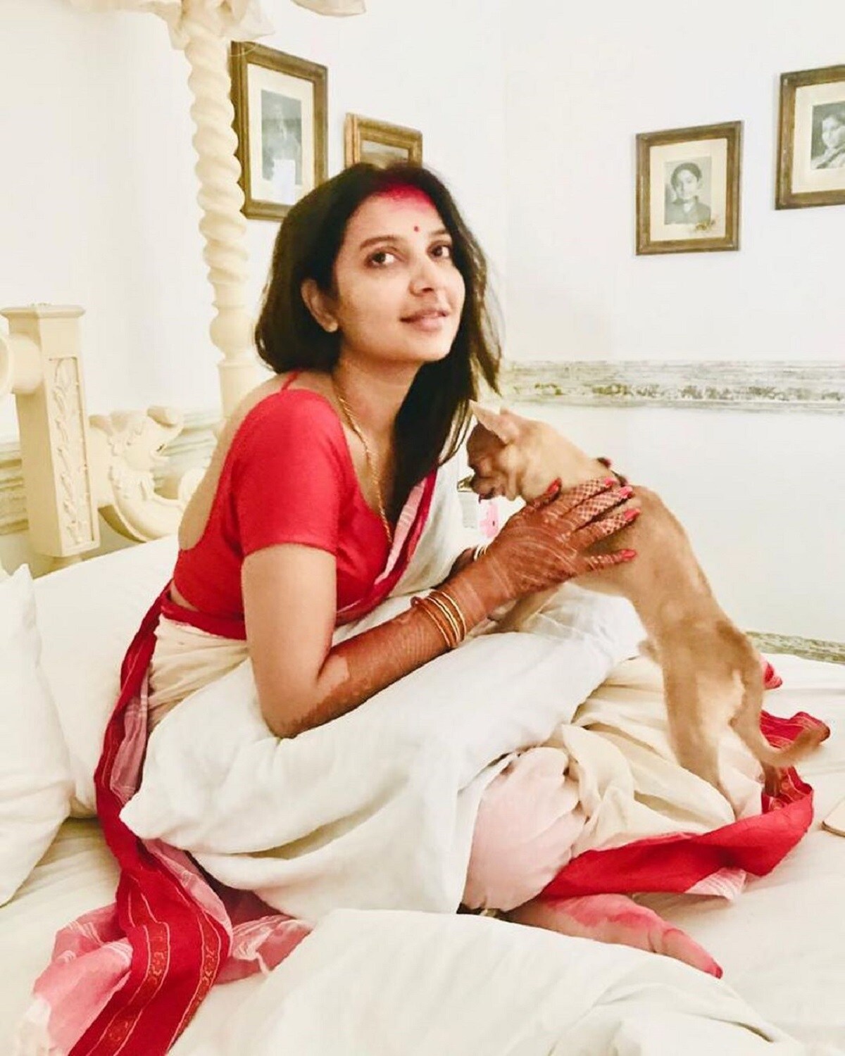 তবে শুভশ্রীর জীবনে সন্তান সুখই সব নয়। তাঁর মন ,সাগরের মতো বড়। ভালোবাসায় ভরা। স্বামী, সন্তান ছাড়াও অন্য এক ভালোবাসা সব সময় টানে তাঁকে। photo source Instagram তবে শুভশ্রীর জীবনে সন্তান সুখই সব নয়। তাঁর মন ,সাগরের মতো বড়। ভালোবাসায় ভরা। স্বামী, সন্তান ছাড়াও অন্য এক ভালোবাসা সব সময় টানে তাঁকে। photo source Instagram