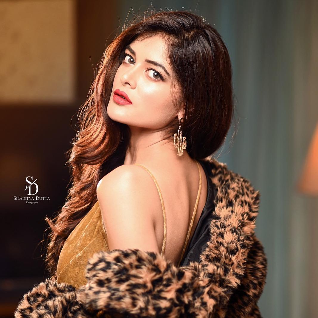 • সোশ্যাল মিডিয়াতেও বেশ অ্যাক্টিভ সধুমিতা । ভক্তদের সঙ্গে রীতিমতো যোগাযোগ রেখে চলেন নায়িকা । ছবি: ইনস্টাগ্রাম । • সোশ্যাল মিডিয়াতেও বেশ অ্যাক্টিভ সধুমিতা । ভক্তদের সঙ্গে রীতিমতো যোগাযোগ রেখে চলেন নায়িকা । ছবি: ইনস্টাগ্রাম ।