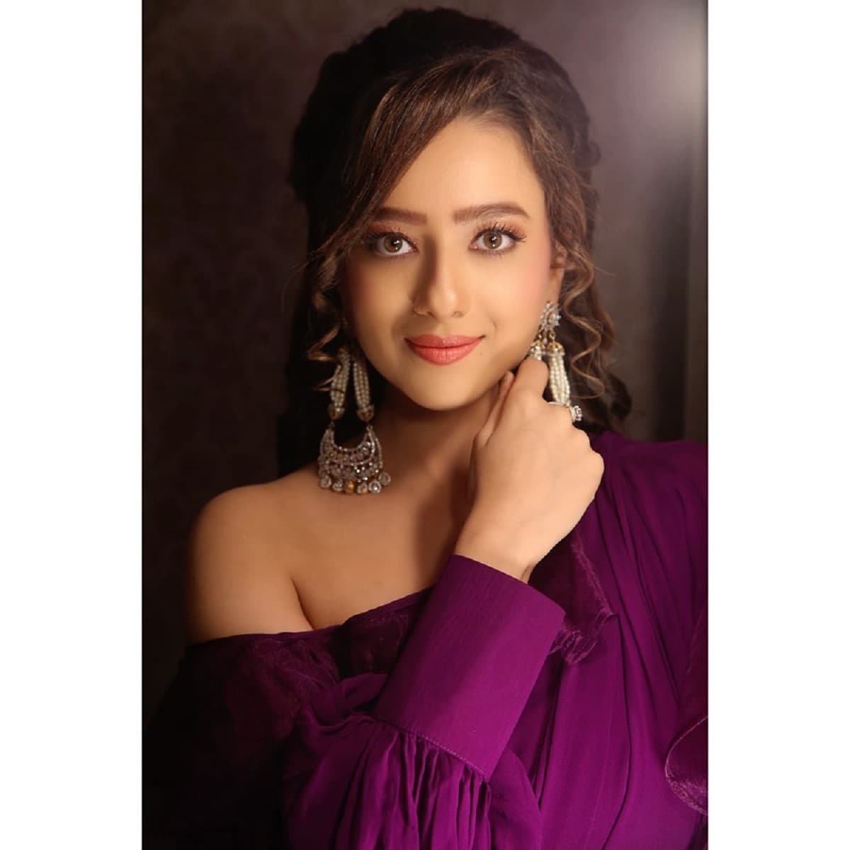 সম্প্রতি তাঁকে অভিনয় করতে দেখা যাচ্ছে 'অনুপমা' ধারাবাহিকে। স্টার প্লাসের এই ধারাবহিকে প্রথম থেকেই মানুষ পছন্দ করেছেন মাদলসাকে। photo source collected সম্প্রতি তাঁকে অভিনয় করতে দেখা যাচ্ছে 'অনুপমা' ধারাবাহিকে। স্টার প্লাসের এই ধারাবহিকে প্রথম থেকেই মানুষ পছন্দ করেছেন মাদলসাকে। photo source collected