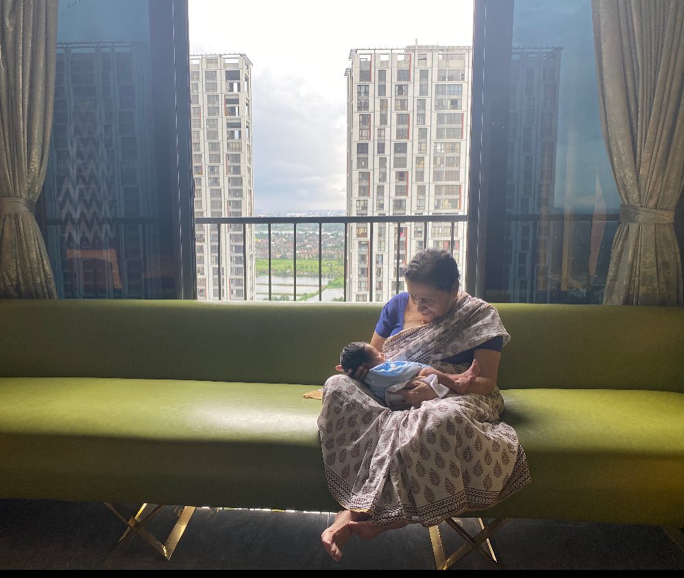 *বলিউডের স্টারকিড তৈমুরের মতই টলিউডে সাংঘাতিক জনপ্রিয় ইউভান। জন্মের পর থেকেই সে রীতিমত সেলিব্রিটি। রাজ-শুভশ্রীর লক্ষ লক্ষ অনুরাগী ইউভানকে একবার দেখার জন্য মুখিয়ে থাকেন। ছবি: ইনস্টাগ্রাম। *বলিউডের স্টারকিড তৈমুরের মতই টলিউডে সাংঘাতিক জনপ্রিয় ইউভান। জন্মের পর থেকেই সে রীতিমত সেলিব্রিটি। রাজ-শুভশ্রীর লক্ষ লক্ষ অনুরাগী ইউভানকে একবার দেখার জন্য মুখিয়ে থাকেন। ছবি: ইনস্টাগ্রাম।