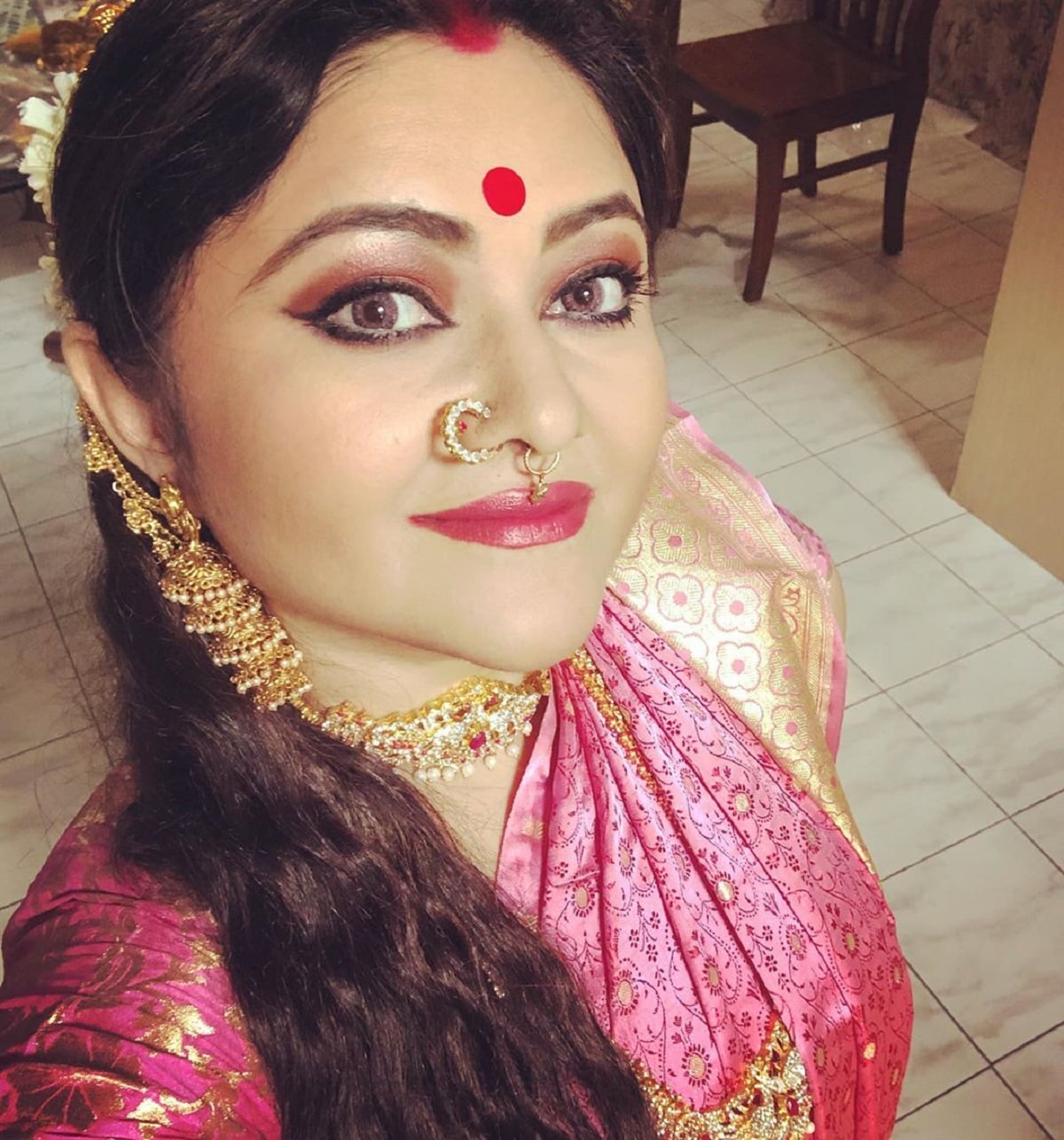 কনীনিকা এখন ভীষণ ব্যস্ত। স্বামী, কন্যা, সংসার সেই সঙ্গে কাজ নিয়ে ব্যস্ত তিনি। photo source Instagram কনীনিকা এখন ভীষণ ব্যস্ত। স্বামী, কন্যা, সংসার সেই সঙ্গে কাজ নিয়ে ব্যস্ত তিনি। photo source Instagram