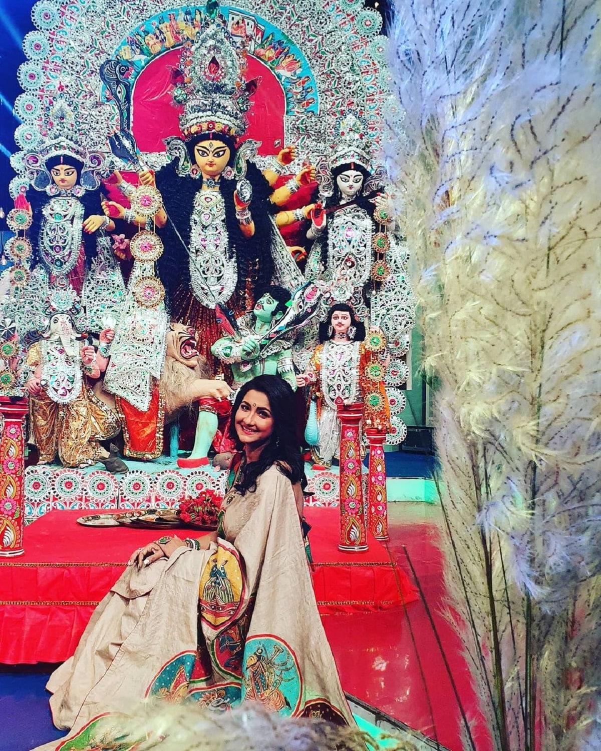 নিজের ইনস্টাগ্রাম প্রোফাইলে মা দুর্গা সঙ্গে বেশ কিছু ছবি পোস্ট করেছেন রচনা। photo source collected নিজের ইনস্টাগ্রাম প্রোফাইলে মা দুর্গা সঙ্গে বেশ কিছু ছবি পোস্ট করেছেন রচনা। photo source collected