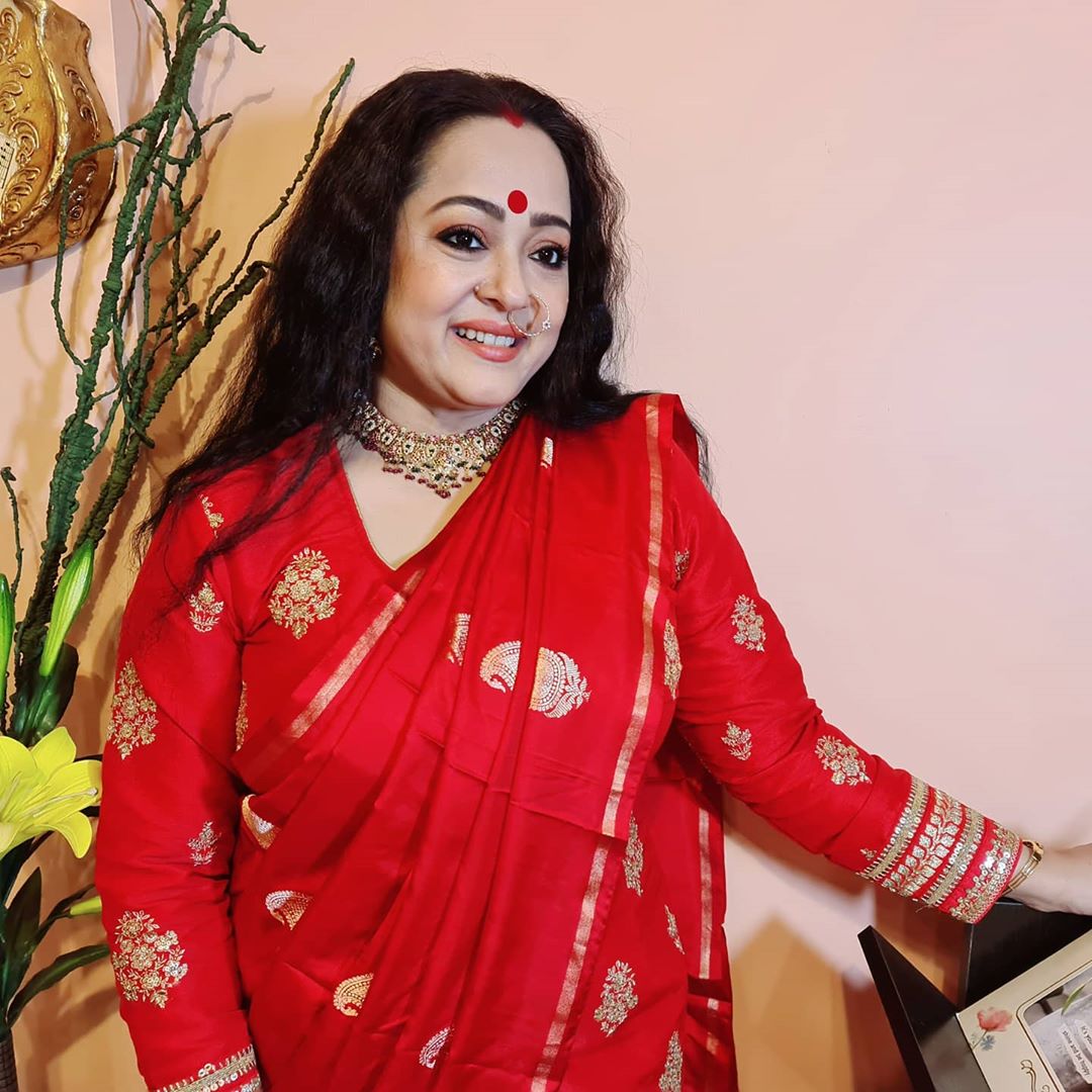 • তবে শারীরিক অবস্থা স্থিতিশীল হওয়ায় বাড়িতেই রয়েছেন সকলে। সেরকম কোনও শারীরিক কষ্ট নেই অভিনেত্রীরও। ছবি: ইনস্টাগ্রাম । • তবে শারীরিক অবস্থা স্থিতিশীল হওয়ায় বাড়িতেই রয়েছেন সকলে। সেরকম কোনও শারীরিক কষ্ট নেই অভিনেত্রীরও। ছবি: ইনস্টাগ্রাম ।