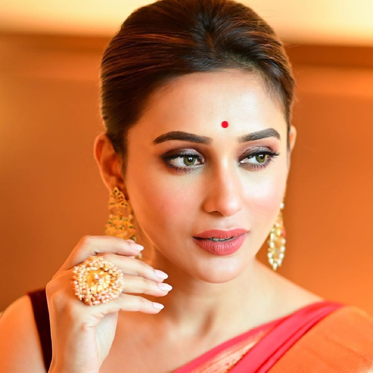 মিমি চক্রবর্তী ইনস্টাগ্রামেও বেশ অ্যাক্টিভ। মাঝে মধ্যেই নিজের ছবি, নতুন ছবির খবর তিনি ভক্তদের সঙ্গে ভাগ করে নেন। photo source Instagram মিমি চক্রবর্তী ইনস্টাগ্রামেও বেশ অ্যাক্টিভ। মাঝে মধ্যেই নিজের ছবি, নতুন ছবির খবর তিনি ভক্তদের সঙ্গে ভাগ করে নেন। photo source Instagram