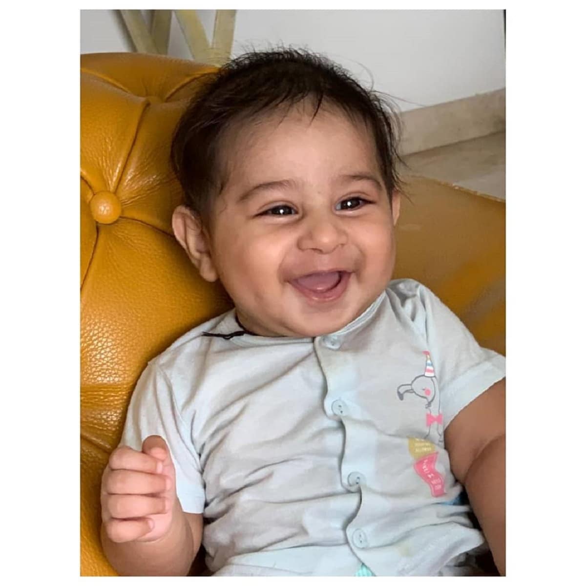কেটে গিয়েছে প্রায় ৫ মাস। এখনও নিজের ছেলের কি নাম রেখেছেন তা জাননি কোয়েল বা নিসপাল। শোনা যাচ্ছিল প্রচুর নামের লিস্ট তৈরি করলেও ছেলের কি নাম রাখবেন তা ঠিক করে উঠতে পারছিলেন না কোয়েল। photo source Instagram কেটে গিয়েছে প্রায় ৫ মাস। এখনও নিজের ছেলের কি নাম রেখেছেন তা জাননি কোয়েল বা নিসপাল। শোনা যাচ্ছিল প্রচুর নামের লিস্ট তৈরি করলেও ছেলের কি নাম রাখবেন তা ঠিক করে উঠতে পারছিলেন না কোয়েল। photo source Instagram