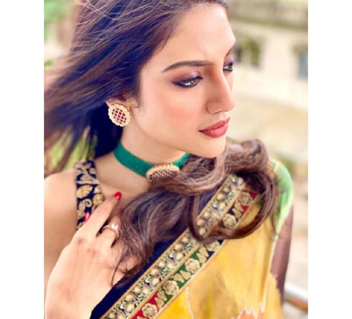 তার মধ্যেই এসে পড়েছে দুর্গাপুজো। সব থেকে বড় উৎসব দুর্গাপুজো। এ সময় সাজগোজটাও হতে হবে একেবারে অন্য এবং প্রতিবছরের থেকে আলাদা। photo source Instagram তার মধ্যেই এসে পড়েছে দুর্গাপুজো। সব থেকে বড় উৎসব দুর্গাপুজো। এ সময় সাজগোজটাও হতে হবে একেবারে অন্য এবং প্রতিবছরের থেকে আলাদা। photo source Instagram