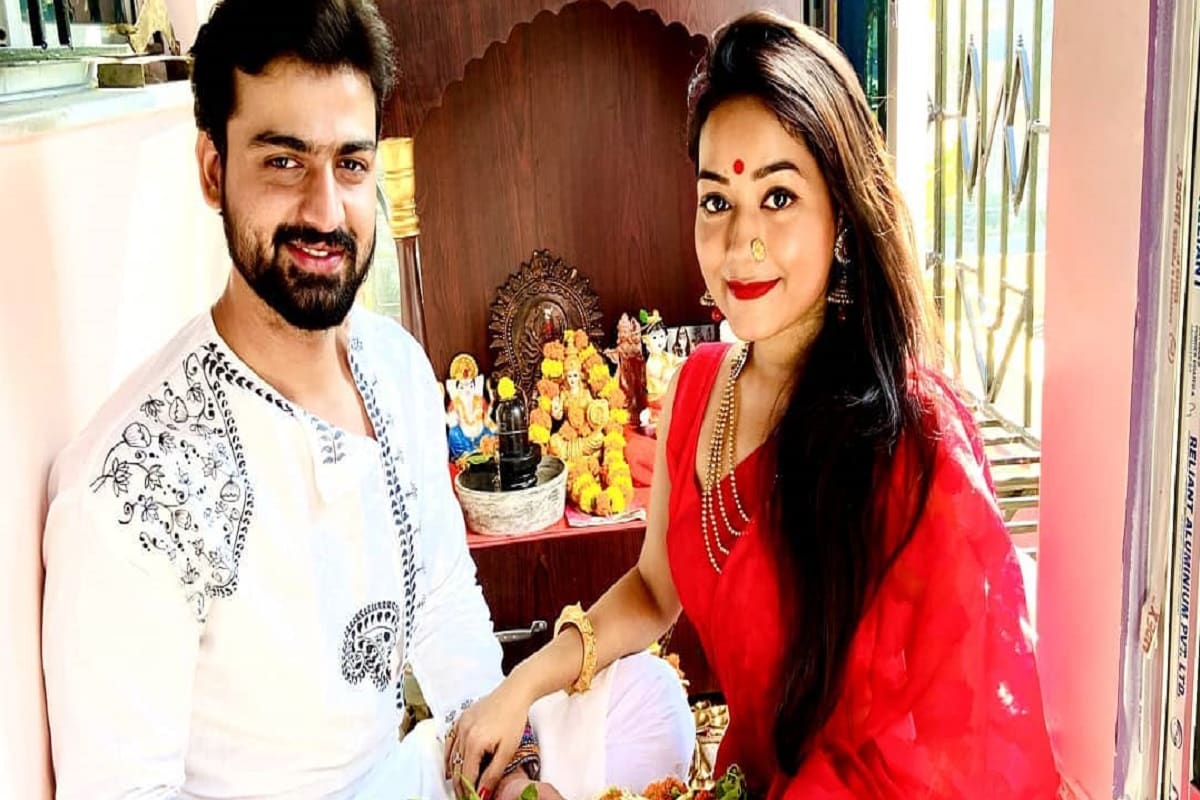 • সামনেই বিয়ে । হাতে আর মাত্র কয়েকটা মাস । তারপরেই সংসারের পড়বে জ্যান্ত লক্ষ্মীর পদচিহ্ন । তার ঠিক আগেই বাড়িতে লক্ষ্মী পুজো করছেন টেলিভিশনের জনপ্রিয় জুটি রুদ্রজিৎ-প্রমিতা । Pic: Instagram • সামনেই বিয়ে । হাতে আর মাত্র কয়েকটা মাস । তারপরেই সংসারের পড়বে জ্যান্ত লক্ষ্মীর পদচিহ্ন । তার ঠিক আগেই বাড়িতে লক্ষ্মী পুজো করছেন টেলিভিশনের জনপ্রিয় জুটি রুদ্রজিৎ-প্রমিতা । Pic: Instagram