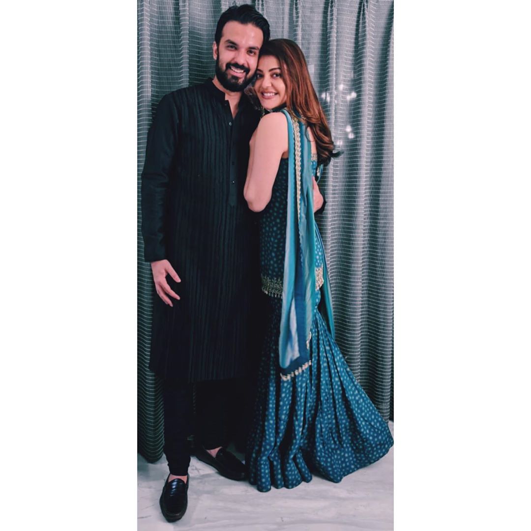 • বাগদান পর্ব সেরে ফেলেছিলেন আগেই ৷ বিয়ের তারিখও আনুষ্ঠানিক ভাবে ঘোষণা করেছেন কাজল ৷ কাজল জানিয়েছেন, মুম্বইয়ে একটি ছোট এবং ব্যক্তিগত অনুষ্ঠানের মধ্যে দিয়েই আগামী ৩০ অক্টোবর বিয়ে করছেন তাঁরা ৷ • বাগদান পর্ব সেরে ফেলেছিলেন আগেই ৷ বিয়ের তারিখও আনুষ্ঠানিক ভাবে ঘোষণা করেছেন কাজল ৷ কাজল জানিয়েছেন, মুম্বইয়ে একটি ছোট এবং ব্যক্তিগত অনুষ্ঠানের মধ্যে দিয়েই আগামী ৩০ অক্টোবর বিয়ে করছেন তাঁরা ৷