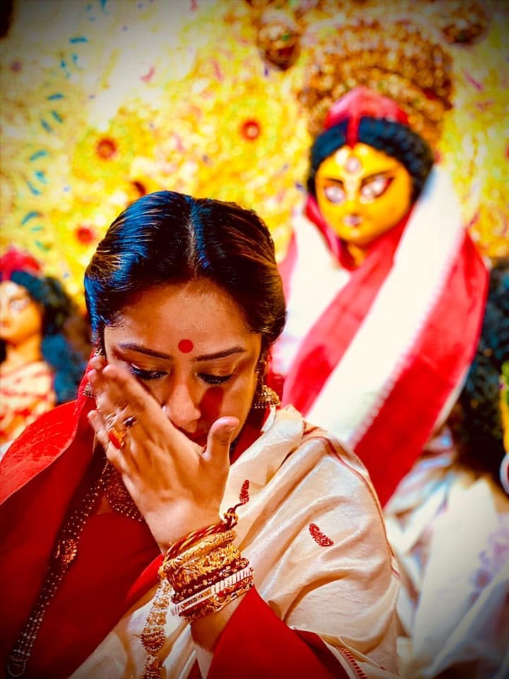 • সোমবার ছিল দশমী...মা চলে গেলেন । আবার এক বছরের অপেক্ষা । তাই চোখে জলের ধারা যেন আর বাধ মানতে চাইছিল না । ছবি: সুদীপার ফেসবুক পেজ । • সোমবার ছিল দশমী...মা চলে গেলেন । আবার এক বছরের অপেক্ষা । তাই চোখে জলের ধারা যেন আর বাধ মানতে চাইছিল না । ছবি: সুদীপার ফেসবুক পেজ ।