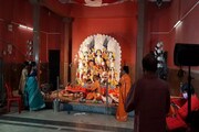 মুখে মাস্ক, নতুন শাড়িতে বঙ্গনারীরা, কোভিড নিয়ম মেনে দিলেন অষ্টমীর অঞ্জলি