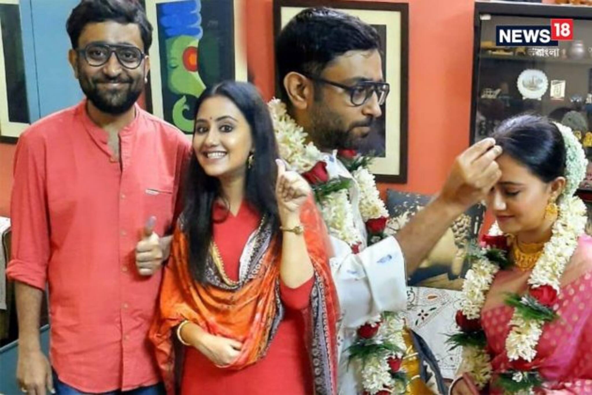 লাল শাড়ি-সিঁথিতে চওড়া সিঁদুর, বিয়ের পর প্রথম পুজোয় জমে উঠল মানালি-অভিমন্যুর প্রেম, দেখুন ছবি...