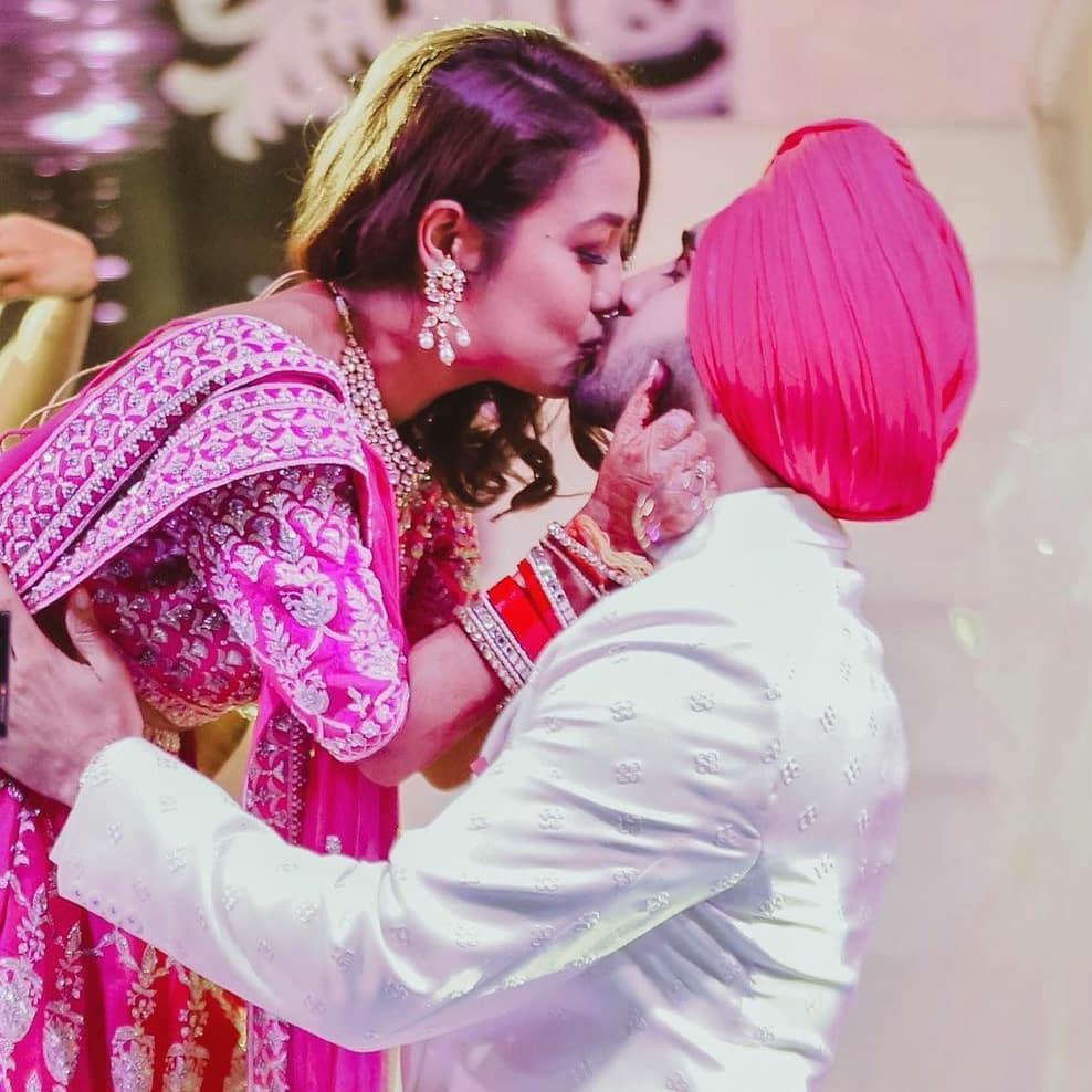 *নেহা আর রোহন, দু’জনেই পঞ্জাবী। তাই শিখ রীতি মেনে গুরুদ্বারে সম্পন্ন হয়েছে তাঁদের মূল বিয়ে। এ ছাড়াও হোটেলের বিবাহ মণ্ডপেও সম্পন্ন হয় একাধিক শুভ অনুষ্ঠান। ছবি: ইনস্টাগ্রাম। *নেহা আর রোহন, দু’জনেই পঞ্জাবী। তাই শিখ রীতি মেনে গুরুদ্বারে সম্পন্ন হয়েছে তাঁদের মূল বিয়ে। এ ছাড়াও হোটেলের বিবাহ মণ্ডপেও সম্পন্ন হয় একাধিক শুভ অনুষ্ঠান। ছবি: ইনস্টাগ্রাম।