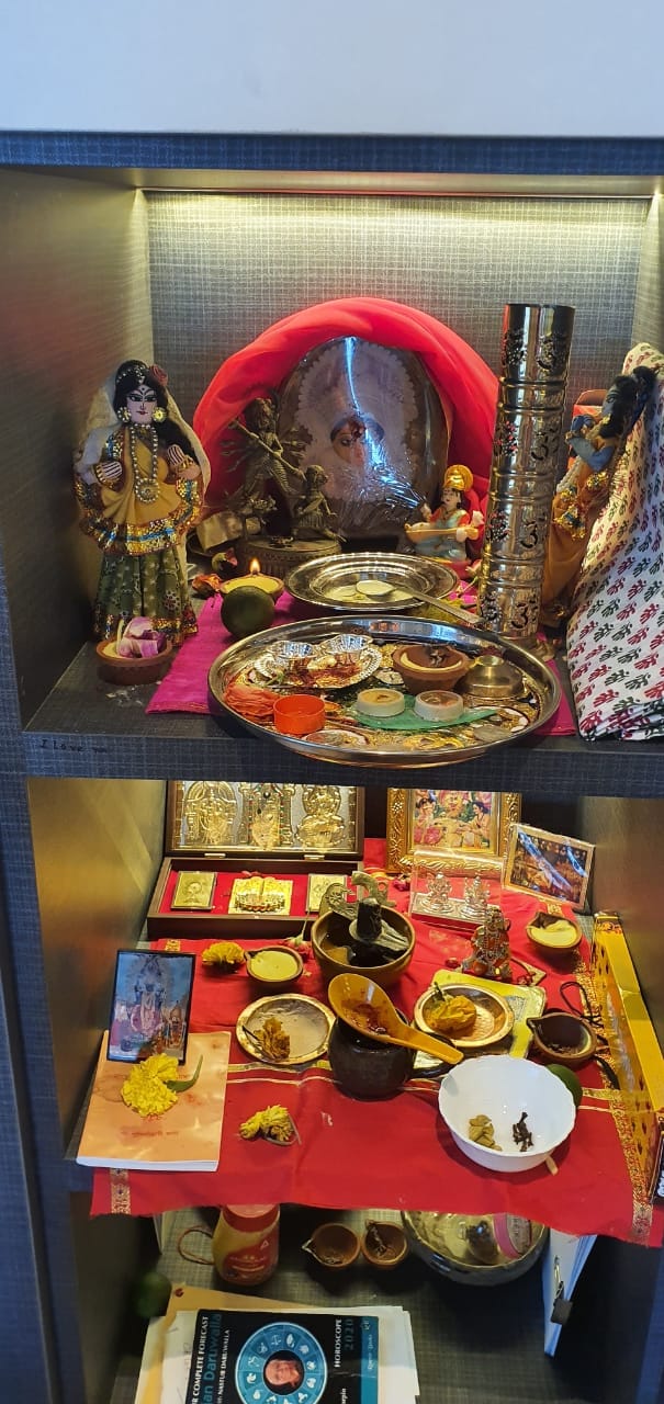 • করোনাকালে সিঙ্গাপুরেও নিয়মনীতি খুবই কঠোর । বেশি জমায়েতের উপর রয়েছে নিষেধাজ্ঞা । ফলে বাড়ির ছোট্ট দুর্গা প্রতিমাতেই অঞ্জলি দিলেন সপরিবারে । • করোনাকালে সিঙ্গাপুরেও নিয়মনীতি খুবই কঠোর । বেশি জমায়েতের উপর রয়েছে নিষেধাজ্ঞা । ফলে বাড়ির ছোট্ট দুর্গা প্রতিমাতেই অঞ্জলি দিলেন সপরিবারে ।
