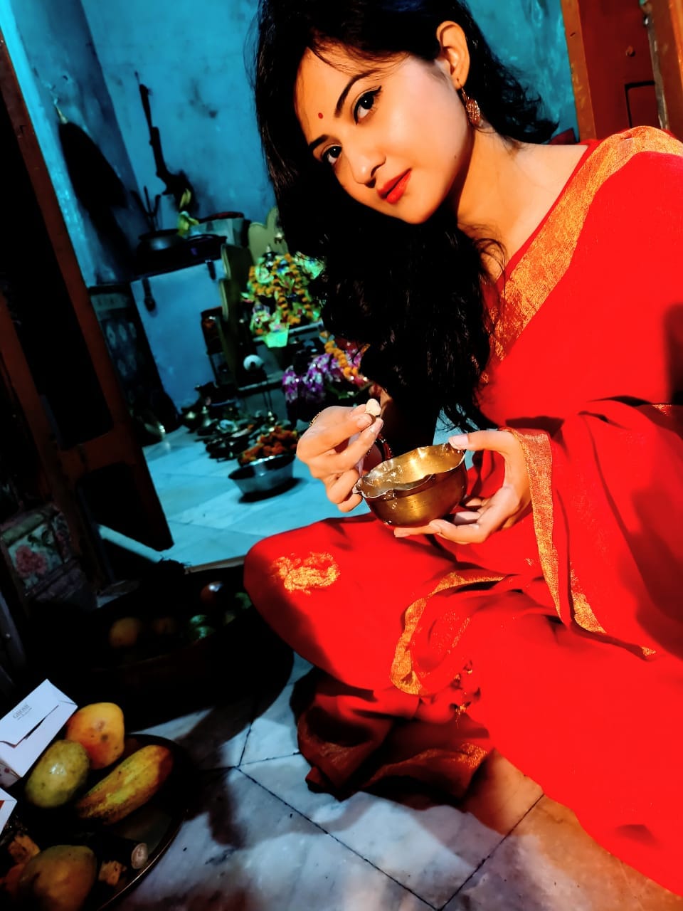 • ঐশ্বর্যর বাড়ির মন্দিরে রয়েছেন প্রতিষ্ঠিত সিঁদুরের লক্ষ্মী প্রতিমা। বারো মাসই পুজো হয় পাঁচটি লক্ষ্মী পুজো বড় করে পালন করা হয় ঐশ্বর্যর বাড়িতে। নিজস্ব চিত্র । • ঐশ্বর্যর বাড়ির মন্দিরে রয়েছেন প্রতিষ্ঠিত সিঁদুরের লক্ষ্মী প্রতিমা। বারো মাসই পুজো হয় পাঁচটি লক্ষ্মী পুজো বড় করে পালন করা হয় ঐশ্বর্যর বাড়িতে। নিজস্ব চিত্র ।