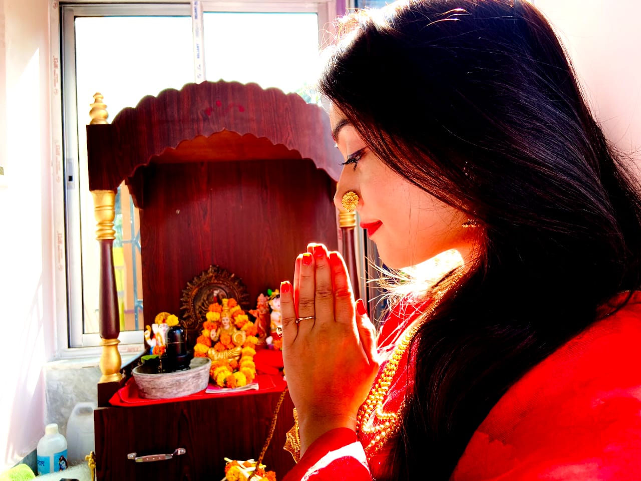 • ‘জীবনসাথী’র নায়ক রুদ্রজিৎ মুখোপাধ্যায় আর ‘এখানে আকাশ নীল’-এর ঝিনুক সেন ওরফে প্রমিতা চক্রবর্তীর সম্পর্ক অনেকদিনের । সামনের ফেব্রুয়ারিতেই তাঁদের এনগেজমেন্ট । তারিখও ঠিক হয়ে গিয়েছে । Pic: Instagram • ‘জীবনসাথী’র নায়ক রুদ্রজিৎ মুখোপাধ্যায় আর ‘এখানে আকাশ নীল’-এর ঝিনুক সেন ওরফে প্রমিতা চক্রবর্তীর সম্পর্ক অনেকদিনের । সামনের ফেব্রুয়ারিতেই তাঁদের এনগেজমেন্ট । তারিখও ঠিক হয়ে গিয়েছে । Pic: Instagram