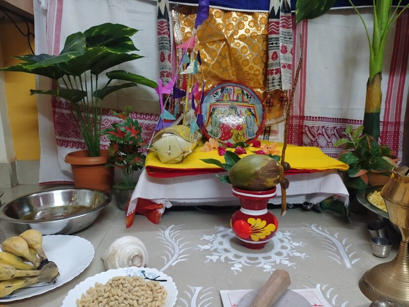 ছোট থেকেই তাঁর বাড়িতে জাঁকজমক করে লক্ষ্মী পুজো হত।