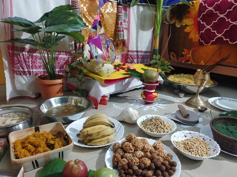 করোনার থেকে মানব জাতি মুক্তি পাক, এই বছর মা লক্ষ্মীর কাছে এই আর্জিই জানালেন সুরজিৎ।