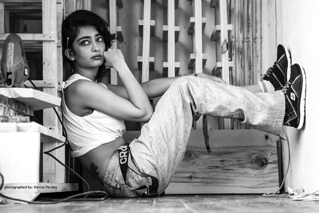 • আর সোশ্যাল মিডিয়া এখন মানুষের হাতের মুঠোয় এসে যাওয়ায় এ ভাবে ব্যক্তিগত স্তরে আক্রমণ করার অলিখিত ছাড়পত্রও যেন পেয়ে গিয়েছেন সকলে । ছবি: ইনস্টাগ্রাম । • আর সোশ্যাল মিডিয়া এখন মানুষের হাতের মুঠোয় এসে যাওয়ায় এ ভাবে ব্যক্তিগত স্তরে আক্রমণ করার অলিখিত ছাড়পত্রও যেন পেয়ে গিয়েছেন সকলে । ছবি: ইনস্টাগ্রাম ।