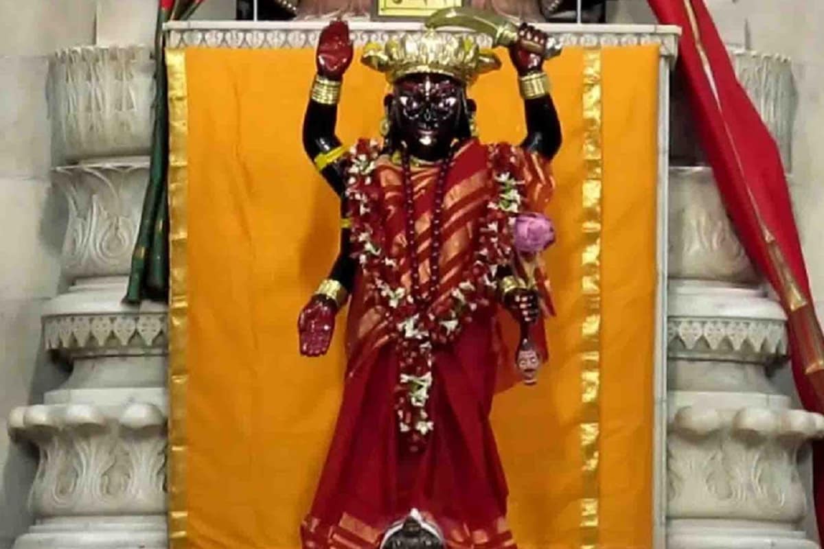 ৩৬৫ দিন ধরেই মায়ের আরাধনায় জীবনের গতিপথে এক স্থিতিশীলতা আসে ৷ জীবনের নানান দুঃখ ভুলে গিয়ে শুরু হয় ভাল দিন, বড় দিনের ৷ ৩৬৫ দিন ধরেই মায়ের আরাধনায় জীবনের গতিপথে এক স্থিতিশীলতা আসে ৷ জীবনের নানান দুঃখ ভুলে গিয়ে শুরু হয় ভাল দিন, বড় দিনের ৷