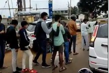লকডাউনের পর প্রথম খুলল দোকান, দেড় কিমি লম্বা লাইন পড়ল বিরিয়ানির দোকানে লকডাউনের পর প্রথম খুলল দোকান, দেড় কিমি লম্বা লাইন পড়ল বিরিয়ানির দোকানে