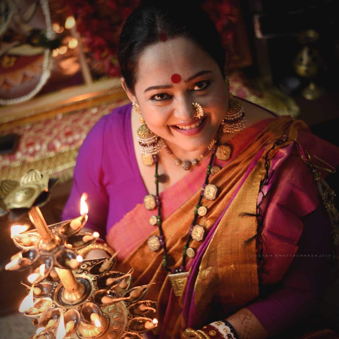 • তবে প্রতি বছর মতো ঘটা করে করতে পারবেন না লক্ষ্মী পুজো, এই জন্য মন খারাপ তাঁর। ছবি: ইনস্টাগ্রাম । • তবে প্রতি বছর মতো ঘটা করে করতে পারবেন না লক্ষ্মী পুজো, এই জন্য মন খারাপ তাঁর। ছবি: ইনস্টাগ্রাম ।