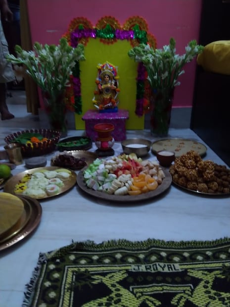 নাড়ু, পায়েস,ফল, মুড়কি, মিষ্টি, ভোগ প্রসাদ সব আয়োজন করেছেন তিনি। 