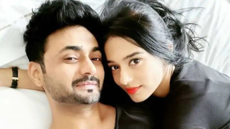• ২০১৬ সালে জে আনমোলকে বিয়ে করেন অমৃতা । বলিউড থেকেও কার্যত বিদায় নেন ‘বিবাহ’-র নায়িকা অমৃতা । শেষ বার অবশ্য ২০১৯-এ ‘ঠাকরে’ ছবিতে পর্দায় একটি ছোট রোলে দেখা গিয়েছিল অমৃতাকে । ছবি: সংগৃহীত । • ২০১৬ সালে জে আনমোলকে বিয়ে করেন অমৃতা । বলিউড থেকেও কার্যত বিদায় নেন ‘বিবাহ’-র নায়িকা অমৃতা । শেষ বার অবশ্য ২০১৯-এ ‘ঠাকরে’ ছবিতে পর্দায় একটি ছোট রোলে দেখা গিয়েছিল অমৃতাকে । ছবি: সংগৃহীত ।