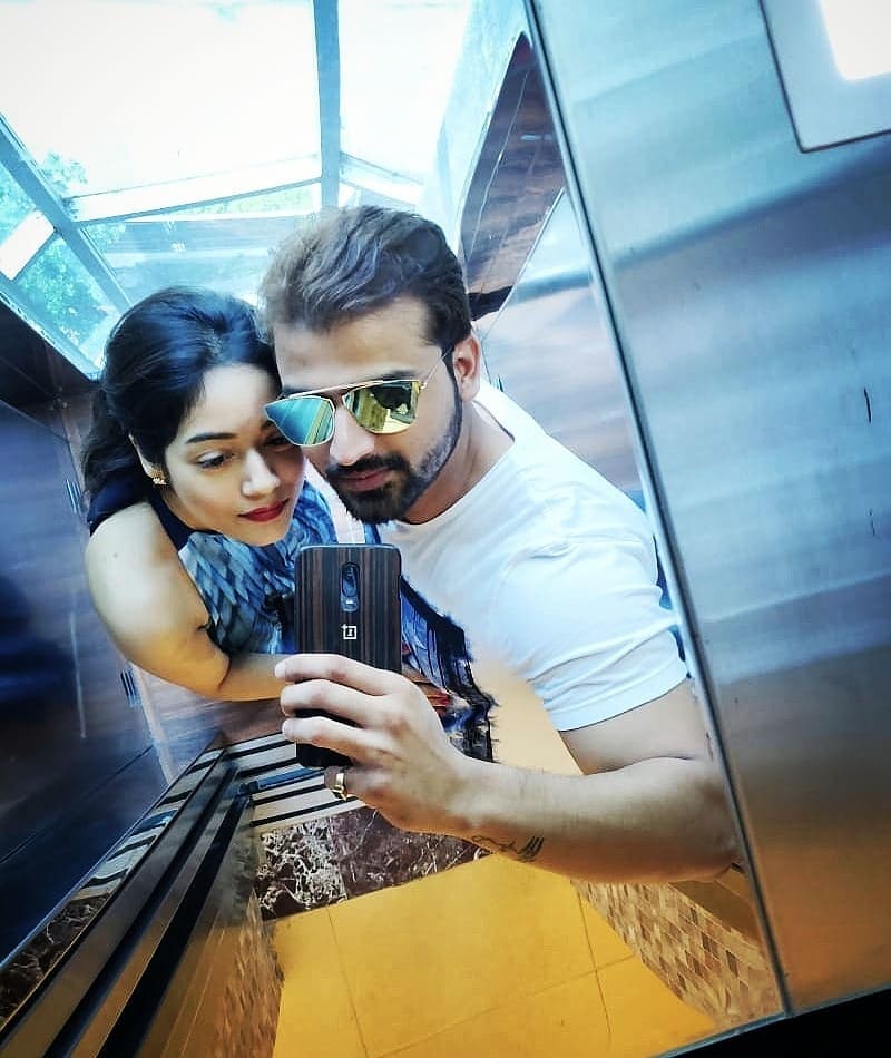 • ‘সাত ভাই চম্পা’র সেটেই আলাপ রুদ্র-প্রমিতার । ওই ধারাবাহিকে ‘পারুল’ হয়েছিলেন প্রমিতা । এর আগে অবশ্য ‘বধূবরণ’-এর মুখ্য চরিত্রে দেখা গিয়েছিল প্রমিতাকে । ছবি: ইনস্টাগ্রাম । • ‘সাত ভাই চম্পা’র সেটেই আলাপ রুদ্র-প্রমিতার । ওই ধারাবাহিকে ‘পারুল’ হয়েছিলেন প্রমিতা । এর আগে অবশ্য ‘বধূবরণ’-এর মুখ্য চরিত্রে দেখা গিয়েছিল প্রমিতাকে । ছবি: ইনস্টাগ্রাম ।