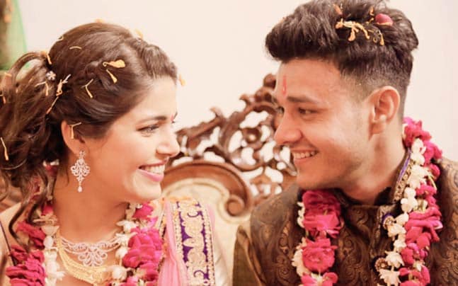এক ইংরেজি সংবাদমাধ্যমে প্রকাশিত খবর অনুযায়ী, ২০২১ সালের ফেব্রুয়ারি মাসে তাঁদের জীবনে আসতে চলেছে নতুন সদস্য ৷ এমনকী, এই খবর জানিয়ে ইনস্টাগ্রামে খবর শেয়ারও করেছিলেন অনিরুদ্ধ ৷ লিখেছিলেন, ফেব্রুয়ারি মাসেই আসছে দারুণ খবর ৷ এক ইংরেজি সংবাদমাধ্যমে প্রকাশিত খবর অনুযায়ী, ২০২১ সালের ফেব্রুয়ারি মাসে তাঁদের জীবনে আসতে চলেছে নতুন সদস্য ৷ এমনকী, এই খবর জানিয়ে ইনস্টাগ্রামে খবর শেয়ারও করেছিলেন অনিরুদ্ধ ৷ লিখেছিলেন, ফেব্রুয়ারি মাসেই আসছে দারুণ খবর ৷