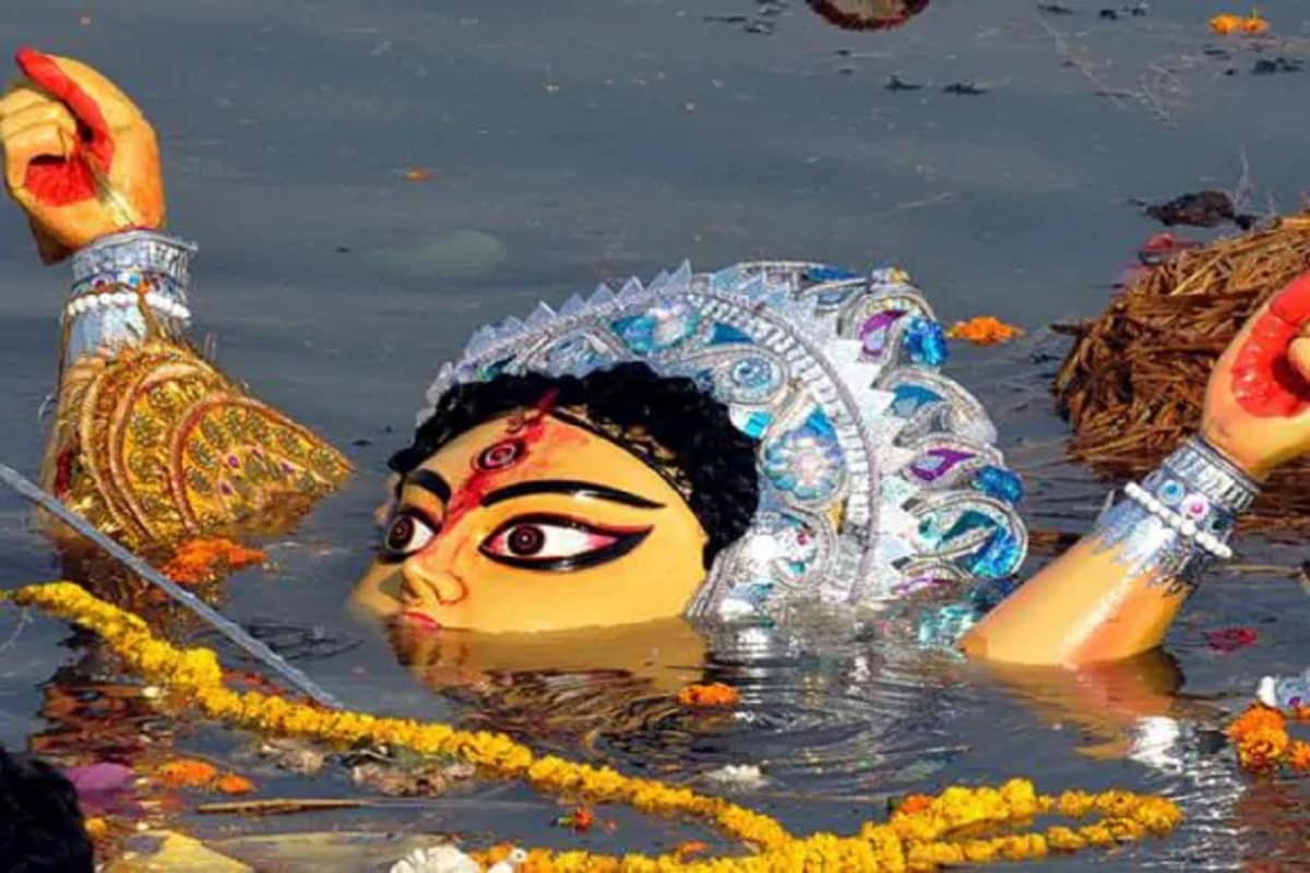 বিসর্জনের আগে প্রতিবছর রেড রোডে যে শোভাযাত্রা হয়, তা আর এবার দেখা যাবে না। সংক্রমণ এড়াতেই কার্নিভ্যাল বন্ধ রাখার সিদ্ধান্ত নিয়েছে ফোরাম। বিসর্জনের আগে প্রতিবছর রেড রোডে যে শোভাযাত্রা হয়, তা আর এবার দেখা যাবে না। সংক্রমণ এড়াতেই কার্নিভ্যাল বন্ধ রাখার সিদ্ধান্ত নিয়েছে ফোরাম।
