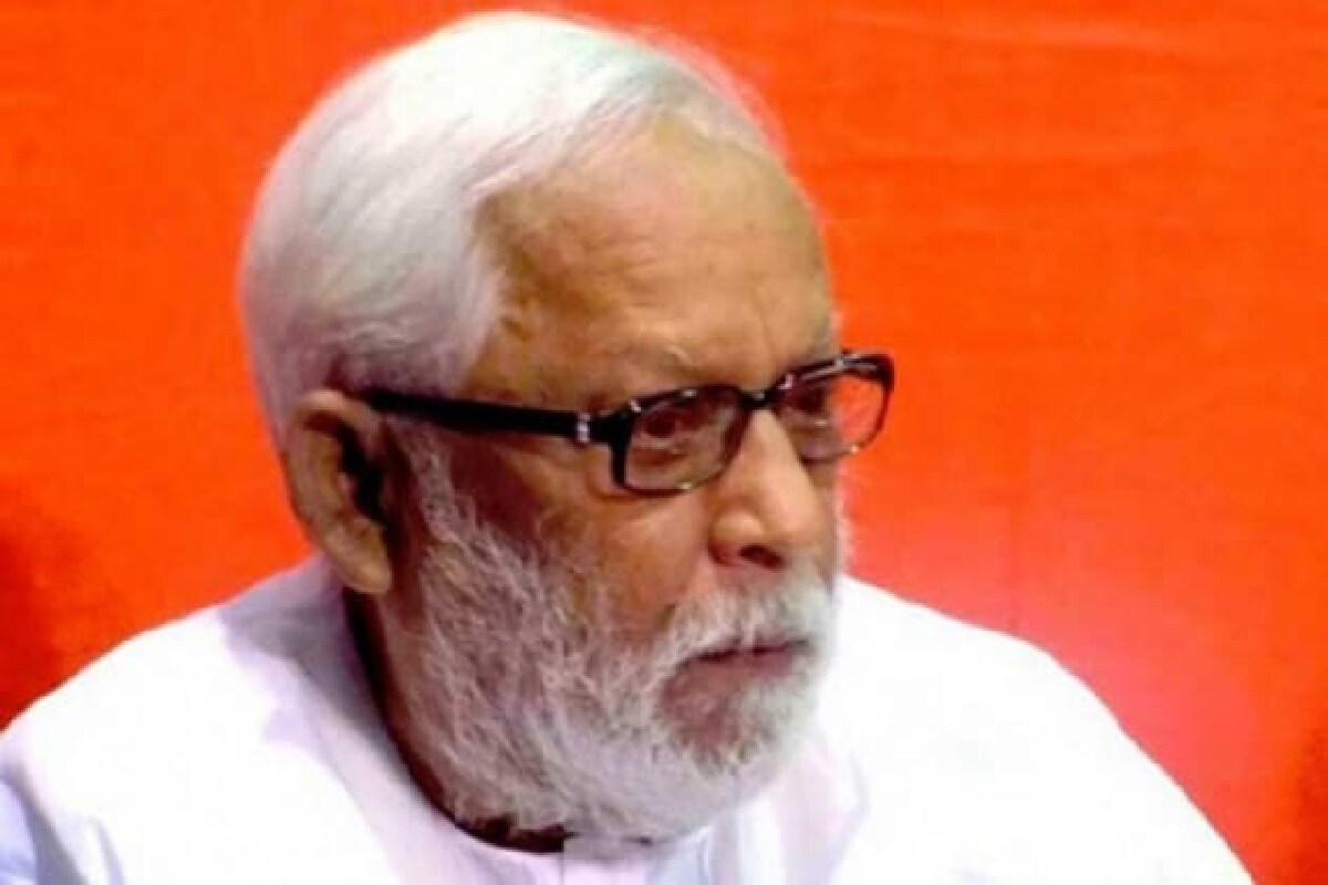 সিপিএম-এর তরফে ট্যুইটারে লেখা হয়, 'মাননীয় রাজ্যপাল প্রাক্তন যেভাবে মুখ্যমন্ত্রী বুদ্ধদেব ভট্টাচার্যের বাড়িতে গিয়ে তাঁর শারীরিক অবস্থার খোঁজ নিয়েছেন, তা প্রশংসনীয়৷ কিন্তু আপনি তাঁর বাড়িতে থাকাকালীন যে ছবিগুলি তোলা হয়েছে ও ছড়িয়ে দেওয়া হয়েছে, তাতে আমরা গভীর ভাবে ব্যথিত৷'Photo-File সিপিএম-এর তরফে ট্যুইটারে লেখা হয়, 'মাননীয় রাজ্যপাল প্রাক্তন যেভাবে মুখ্যমন্ত্রী বুদ্ধদেব ভট্টাচার্যের বাড়িতে গিয়ে তাঁর শারীরিক অবস্থার খোঁজ নিয়েছেন, তা প্রশংসনীয়৷ কিন্তু আপনি তাঁর বাড়িতে থাকাকালীন যে ছবিগুলি তোলা হয়েছে ও ছড়িয়ে দেওয়া হয়েছে, তাতে আমরা গভীর ভাবে ব্যথিত৷'Photo-File