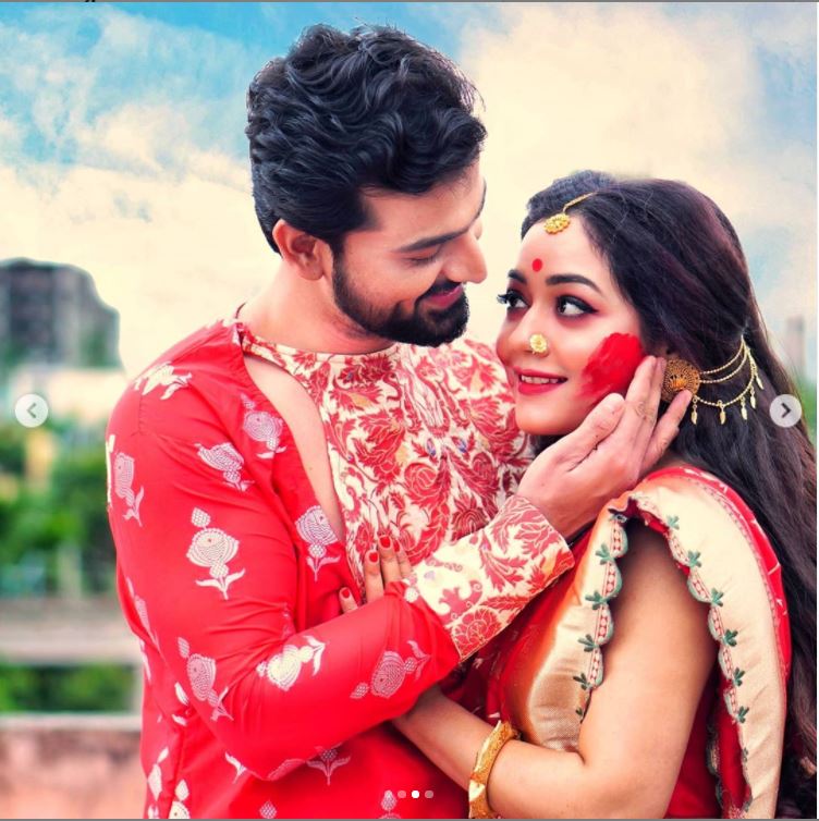 আগামী ১৪ ফেব্রুয়ারি, ভ্যালেন্টাইনস ডে-র দিনই রেজিস্ট্রি করতে চলেছেন ছোট পর্দার জনপ্রিয় জুটি প্রমিতা ও রুদ্রজিৎ মুখোপাধ্যায়। আগামী ১৪ ফেব্রুয়ারি, ভ্যালেন্টাইনস ডে-র দিনই রেজিস্ট্রি করতে চলেছেন ছোট পর্দার জনপ্রিয় জুটি প্রমিতা ও রুদ্রজিৎ মুখোপাধ্যায়।