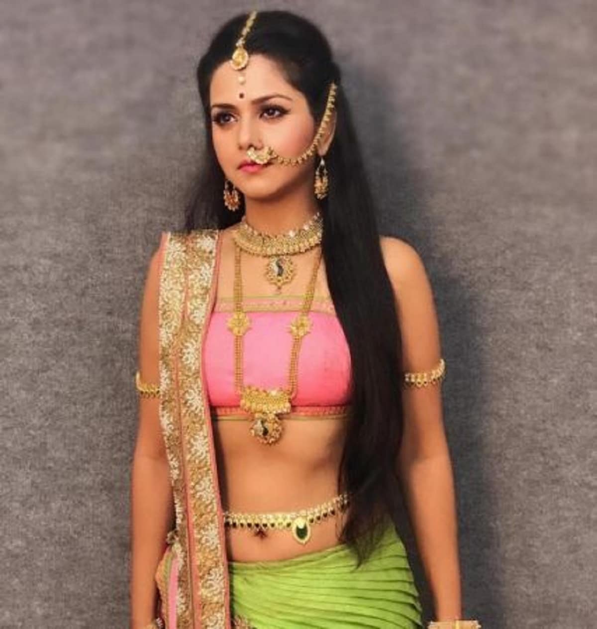 দলজিৎ কৌর। মা শক্তি। এই ধারাবাহিক একান্ত ভাবেই নিবেদিত ছিল দেবীর বহুবিশাল মাহাত্ম্যের প্রতি। আর সেখানেই দেবীর রূপে আমরা দেখেছিলাম দলজিৎ কৌরের অনবদ্য অভিনয় প্রতিভা। দলজিৎ নিজে অবশ্য কৃতিত্বের পুরোটাই নিবেদন করেছিলেন চিত্রনাট্যকারের খাতে।photo source collected দলজিৎ কৌর। মা শক্তি। এই ধারাবাহিক একান্ত ভাবেই নিবেদিত ছিল দেবীর বহুবিশাল মাহাত্ম্যের প্রতি। আর সেখানেই দেবীর রূপে আমরা দেখেছিলাম দলজিৎ কৌরের অনবদ্য অভিনয় প্রতিভা। দলজিৎ নিজে অবশ্য কৃতিত্বের পুরোটাই নিবেদন করেছিলেন চিত্রনাট্যকারের খাতে।photo source collected