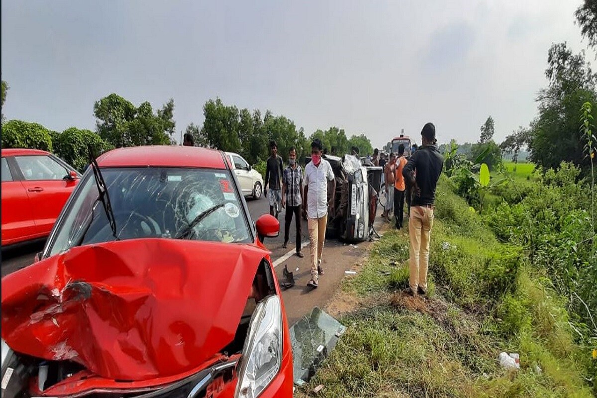 দিঘার পথে মর্মান্তিক দুর্ঘটনা৷ যার জেরে প্রাণ হারালেন এক মহিলা পর্যটক, আহত অন্তত ৯৷ পূর্ব মেদিনীপুরের কাছে হেঁড়িয়ায় ১১৬ বি জাতীয় সড়কের উপরে দুর্ঘটনা ঘটে৷ তথ্য ও ছবি- সুজিৎ ভৌমিক দিঘার পথে মর্মান্তিক দুর্ঘটনা৷ যার জেরে প্রাণ হারালেন এক মহিলা পর্যটক, আহত অন্তত ৯৷ পূর্ব মেদিনীপুরের কাছে হেঁড়িয়ায় ১১৬ বি জাতীয় সড়কের উপরে দুর্ঘটনা ঘটে৷ তথ্য ও ছবি- সুজিৎ ভৌমিক