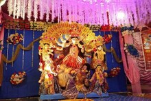 আমফানের সময় মানুষের সাহায্যে এগিয়ে আসা চার বন্ধুর প্রথম পুজো