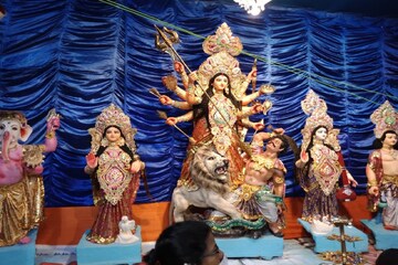 পঞ্চমীতেই উদ্বোধন দুর্বারের পুজো,বোধনের একদিন আগে দেবী সোনাগাছির যৌনপল্লীতে
